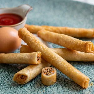 13 cigarrillos huevos con chorizo y langostinos al ajillo